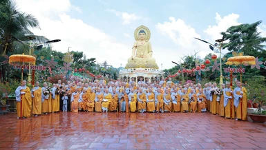 Đoàn Phân ban Ni giới Trung ương thăm trường hạ chùa Giác Hoa, tỉnh Cà Mau - Ảnh: Trung Thắng