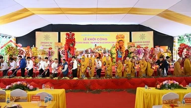 Chư tôn đức và quý khách thực hiện nghi thức khởi công xây dựng chùa Tân Bảo - Trụ sở Ban Trị sự tỉnh