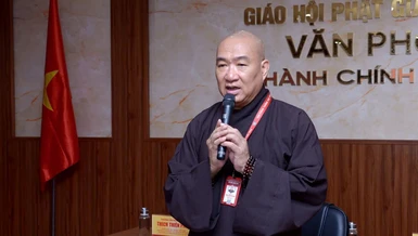 Thượng tọa Thích Phước Nguyên chủ trì buổi họp giao ban - Ảnh: Bảo Toàn/BGN