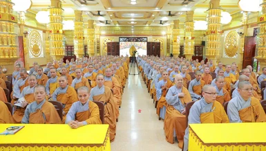 Gần 500 học giả Ni tại trường hạ chùa Long Vân tham dự tọa đàm