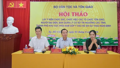 Lãnh đạo Ban Tôn giáo Chính phủ, chủ tọa hội thảo - Ảnh: Quảng Đạo/BGN