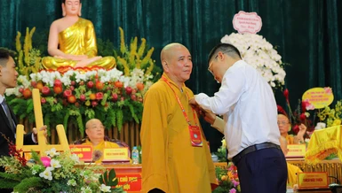 Hòa thượng Thích Thanh Phụng được tặng Huân chương Lao động hạng Ba của Chủ tịch nước