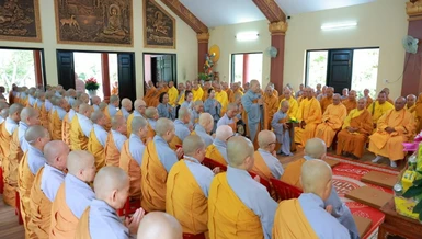 Lễ dâng pháp y đến 500 hành giả tại tịnh viện Hương Nghiêm