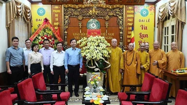 Đoàn công tác của Cục An ninh nội địa thăm lãnh đạo Trung ương GHPGVN nhân Đại lễ Vu lan