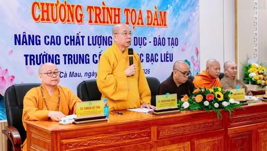 Thượng tọa Thích Giác Nghi phát biểu tại tọa đàm