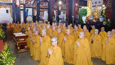 Các vị tân Tỳ-kheo tấn đàn thọ nhận giới Bồ-tát tại tổ đình Vĩnh Nghiêm - Ảnh: Bảo Toàn/BGN