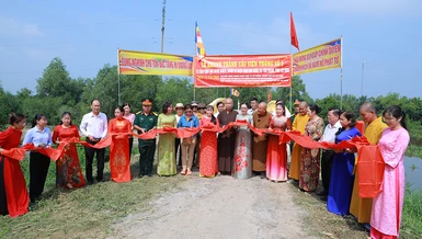Cắt băng khánh thành cầu bê-tông Viên Thông số 9