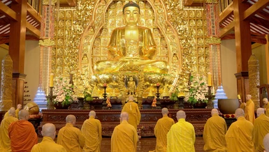 Lễ Bố-tát diễn ra tại chánh điện Việt Nam Quốc Tự - Ảnh: Bảo Toàn/BGN