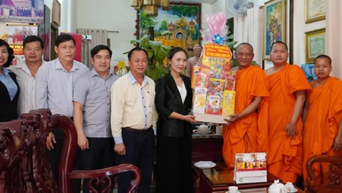 Ban Tôn giáo Chính phủ thăm và chúc mừng năm mới tại chùa Candaransi 