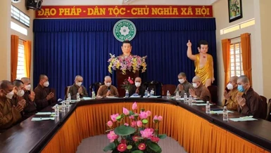 Chư tôn đức họp tại chùa Giác Thiên