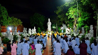 Trang nghiêm khóa lễ lạy ngũ bách danh tại thiền viện Trúc Lâm Phương Nam