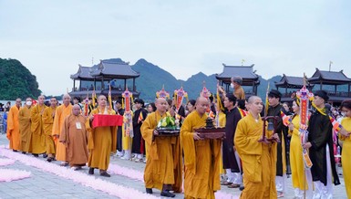 Trang nghiêm khóa lễ cung rước Xá-lợi Phật kính mừng Phật đản - Phật lịch 2566