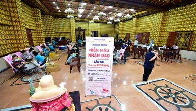 Bạn trẻ đến chùa Giác Ngộ hiến máu nhân đạo 