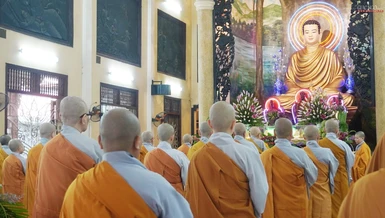 Trang nghiêm khóa lễ tại chánh điện