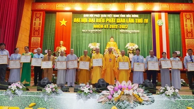 Ban Trị sự GHPGVN tỉnh Đắk Nông trao Bằng tuyên dương công đức đến các cá nhân và tập thể 