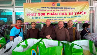 Tặng 500 phần quà đến bà con khó khăn tại huyện Đức Trọng
