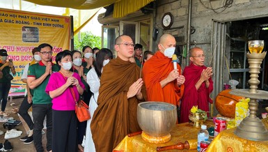 Chư tôn đức chùa Giác Hoàng cử hành lễ chú nguyện