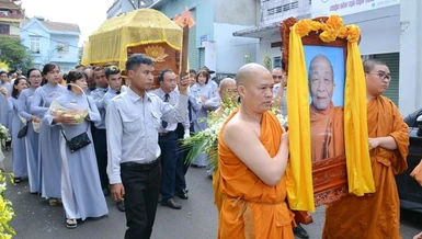 Phụng tống kim quan Hòa thượng Thích Giác Phương đến nơi trà-tỳ