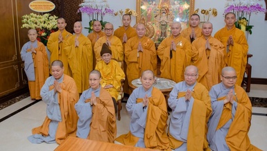 Chư tôn đức Phật giáo quận 3 khánh chúc Đại lão Hòa thượng Thích Đức Nghiệp, Phó Pháp chủ kiêm Giám luật Hội đồng Chứng minh GHPGVN tại tổ đình Vĩnh Nghiêm