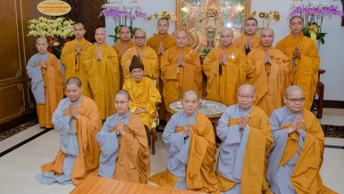 Chư tôn đức Phật giáo quận 3 khánh chúc Đại lão Hòa thượng Thích Đức Nghiệp, Phó Pháp chủ kiêm Giám luật Hội đồng Chứng minh GHPGVN tại tổ đình Vĩnh Nghiêm