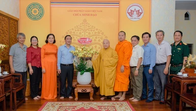 Đoàn Quận ủy, Ủy ban Nhân dân, Ủy ban MTTQVN quận 3 thăm chúc mừng đến Hòa thượng Chủ tịch Hội đồng Trị sự