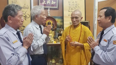 Phân ban Gia đình Phật tử Trung ương thăm chúc mừng Xuân Quý Mão đến Hòa thượng Thích Huệ Trí