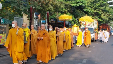 Cung tống kim quan Thượng tọa Thích Lệ Trường, Phó Trưởng ban Trị sự GHPGVN H.Nhà Bè đến nơi trà-tỳ