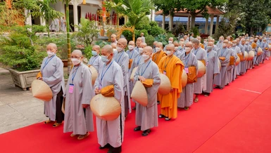Giới tử Ni thuộc Đại giới đàn Đắc Pháp làm thủ tục nhập chúng tại chùa Hội Đức