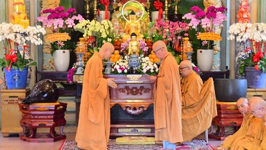 Nhị vị Hòa thượng đối thú An cư kiết hạ tại trường hạ tổ đình Ấn Quang, Q.10 