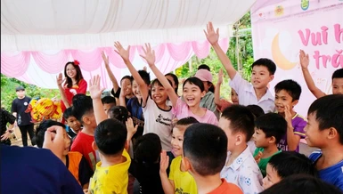 Niềm vui của các em nhỏ khi được vui chơi trung thu