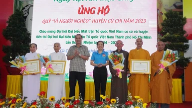 UBMTTQVN H.Củ Chi trao thư cảm ơn đến Ban Trị sự GHPGVN H.Củ Chi và Ban Cai quản Họ đạo Cao Đài 