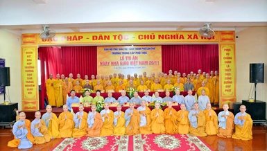Ban Giám hiệu Trường Trung cấp Phật học TP.Cần Thơ thông báo chiêu sinh khóa mới
