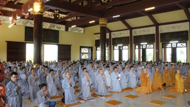 Gần 500 Phật tử tham dự khóa tu đầu năm tại thiền viện Trúc Lâm Chánh Thiện