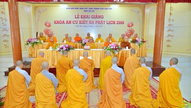 Khóa An cư kiết hạ Phật lịch 2568 trang nghiêm khai giảng tại thiền viện Trúc Lâm Phương Nam 