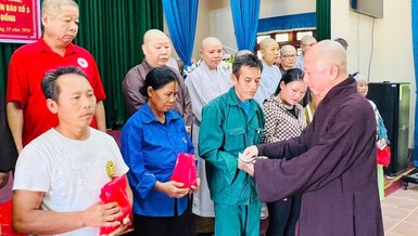 Đoàn Ban Trị sự GHPGVN Q.Gò Vấp tặng quà đợt 2 đến bà con bị ảnh hưởng bão số 3