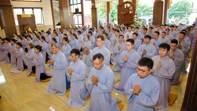 Gần 200 huynh trưởng và đoàn sinh ngành Thanh - Thiếu tu Bát quan trai tại chùa Thiên Chánh