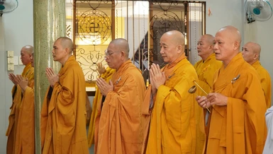 Trang nghiêm khóa lễ tại chánh điện chùa Huỳnh Kim