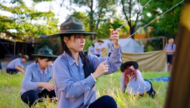Đoàn sinh bậc Trung Thiện thi kỹ năng chuyên môn trong trại vượt bậc do Phân ban Gia đình Phật tử TP.HCM tổ chức - Ảnh: Bá Nam