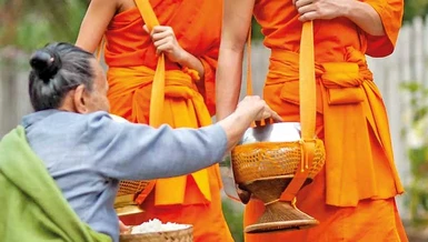 Tu giải thoát: Bố thí, cúng dường...