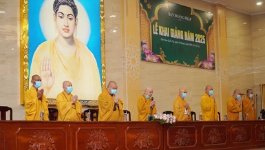 Chư tôn đức niệm Phật cầu gia bị