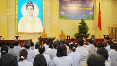 Hơn 500 Phật tử về Việt Nam Quốc Tự dự khóa tu Ngày an lạc