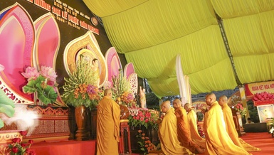 Lễ đài chính kính mừng Phật đản của Phật giáo tỉnh Đắk Nông được thiết trí tại Văn phòng Ban Trị sự - chùa Pháp Hoa (TP.Gia Nghĩa)