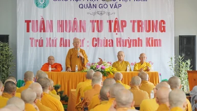 Hòa thượng Thích Giác Thuận ban đạo từ tại lễ khai mạc tuần huân tu tập trung