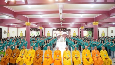 Khóa tu mùa hè tại chùa Quảng Đức có hơn 300 bạn trẻ tham gia tu học 