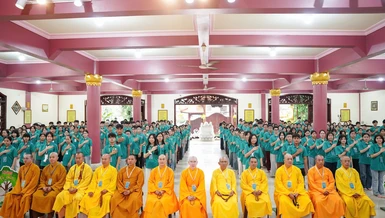 Khóa tu mùa hè tại chùa Quảng Đức có hơn 300 bạn trẻ tham gia tu học 