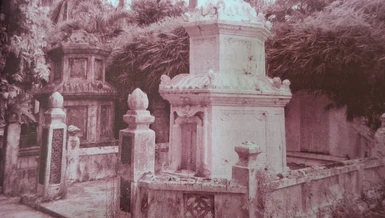 Tháp Đại sư Phổ Bảo tại vườn chùa Chúc Thánh