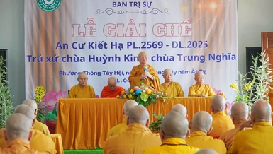 Hòa thượng Thích Giác Thuận ban đạo từ chứng minh 