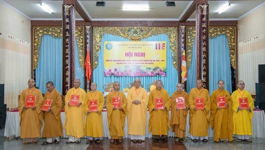 Trao quyết định chuẩn y nhân sự đến chư tôn đức Ban Hoằng pháp GHPGVN tỉnh Lâm Đồng
