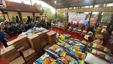 Ban Trị sự GHPGVN tỉnh, Ban Từ thiện xã hội Phật giáo tỉnh Lâm Đồng trao tặng 1.300 phần quà đến bà con vùng bão lũ
