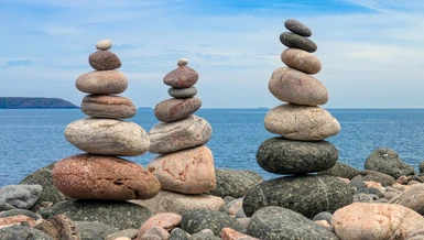 Điều quan trọng là luôn luôn chánh niệm về cơn giận và những cảm xúc tiêu cực khác khi chúng xuất hiện, cố gắng nhìn nhận chúng đúng bản chất, dẫn truyền và chuyển hóa năng lượng của chúng thành một sức mạnh hướng thiện